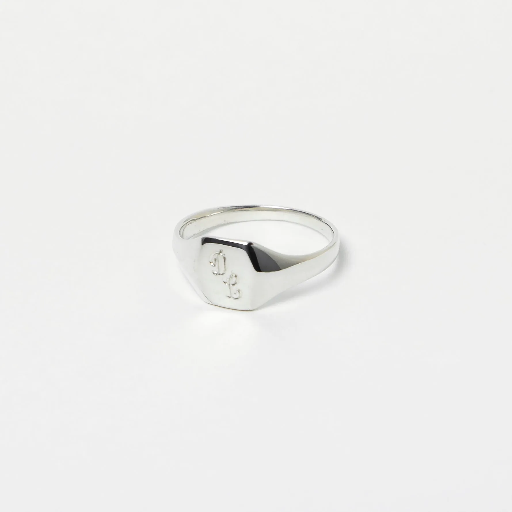 Pijama Signet Ring in Sterling Silver